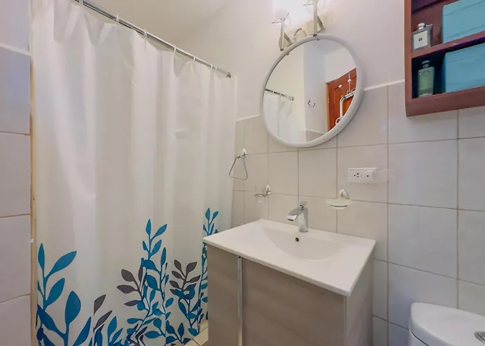 Marina Loft 305 Beautiful Corner 3rd Floor Apartment *